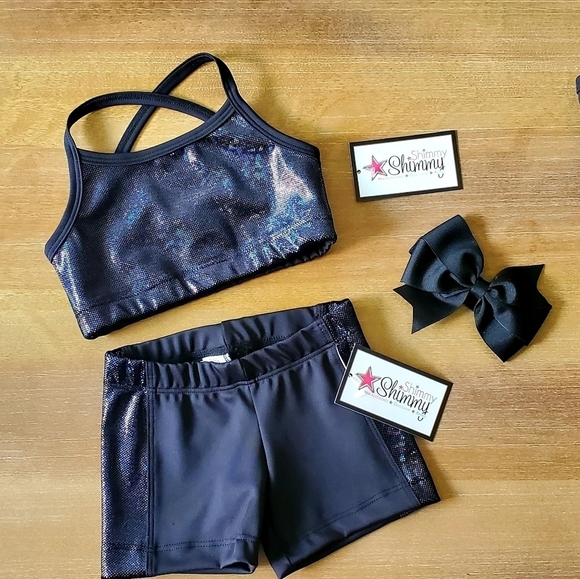 Shimmy Shimmy Inc Crop Top & Short Set - Picture 2 of 7